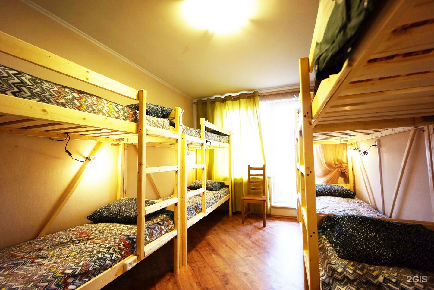 деревянные кровати для хостела