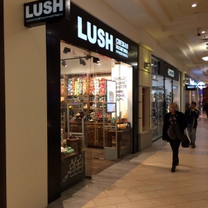 Фото от владельца LUSH, магазин свежей косметики ручной работы