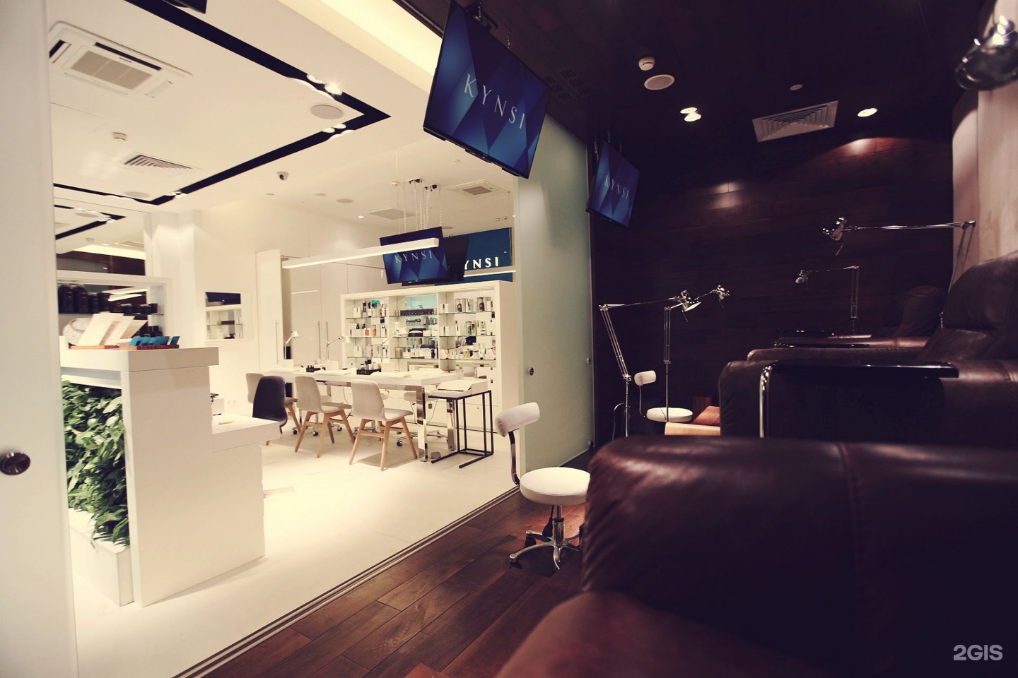 москва сити отель. Kynsi укладки волос. Roomley hotel city. Roomley hotel city. Kynsi патриаршие.