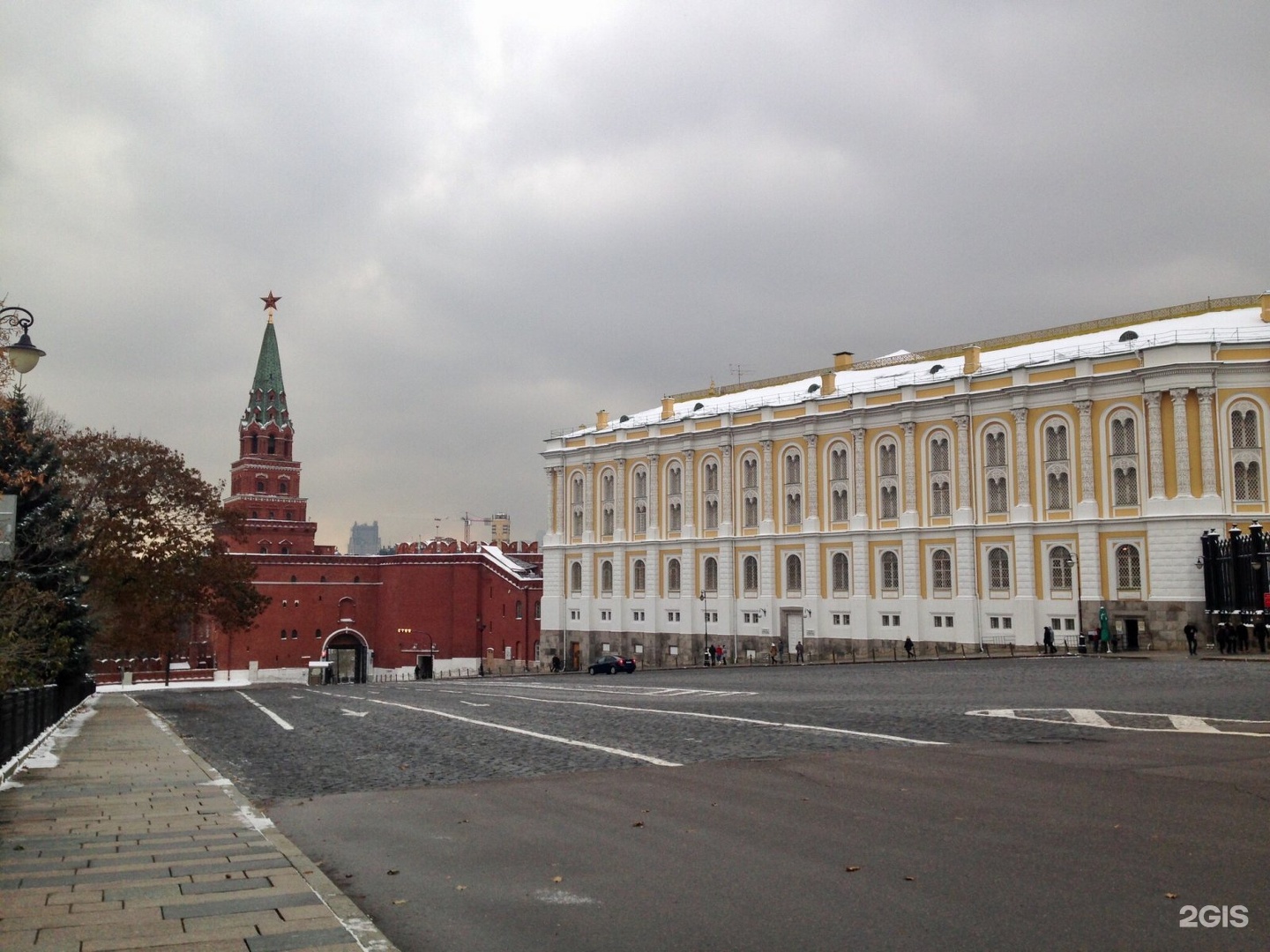 Каким был 1 кремль. Оружейная палата в Кремле. Оружейная палата Московского Кремля. Троица Оружейная палата.