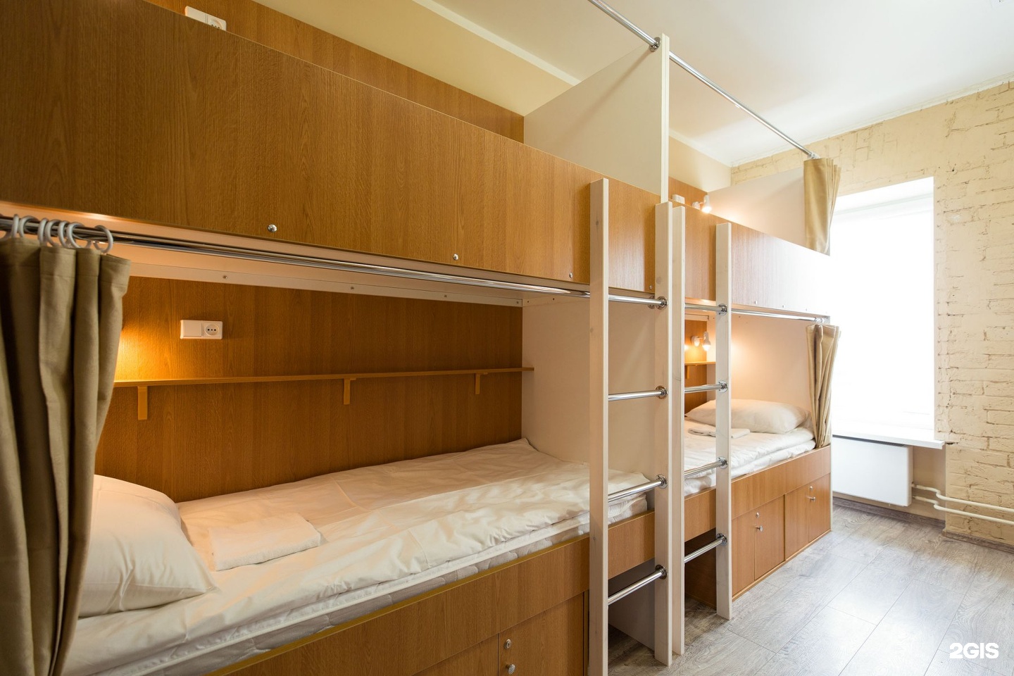 Оборудование общежития. Кровати для хостела. Кровать двухъярусная хостел. Кровать двухъярусная для общежития. Двухэтажная кровать для хостелов и общежитий.