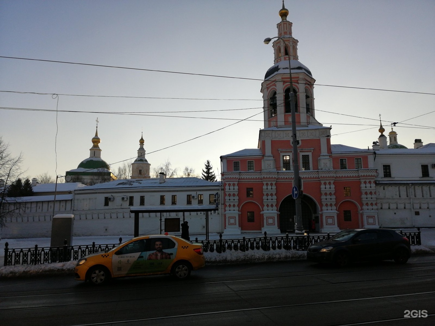 Даниловский монастырь требы. Данилов монастырь храм Серафима Саровского. Храм Серафима Саровского в Даниловском монастыре. Даниловский вал 22 монастырь. Храм Серафима Саровского в Даниловском монастыре фото.