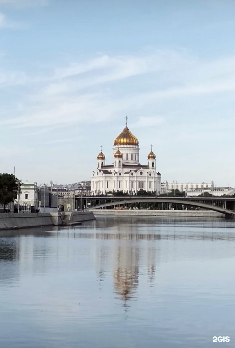 Москва волхонка 15. Улица Волхонка 15. Храм на Волхонке в Москве. Храм Христа Спасителя в Москве фото. Здание напротив храма Христа Спасителя.