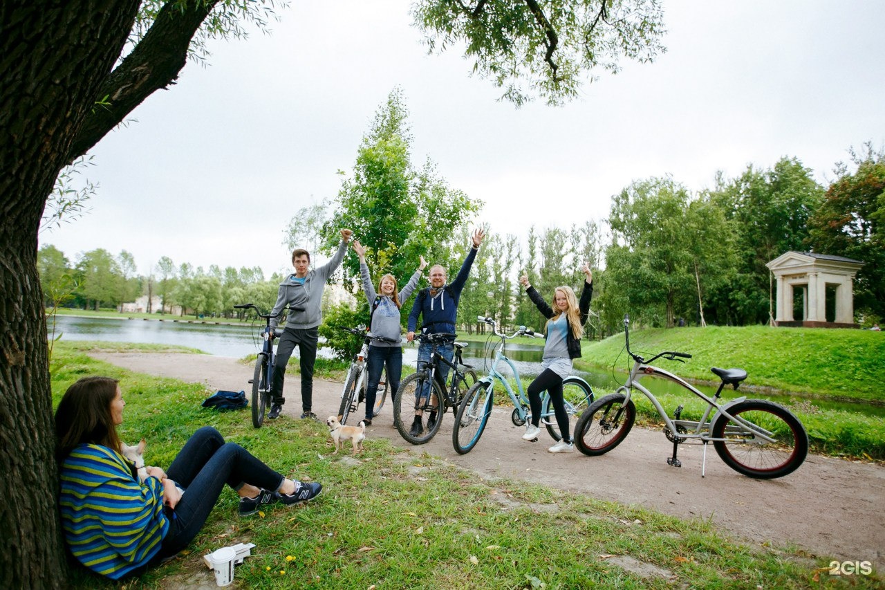 Велосипедист в Питере. Smart Bike СПБ. Санкт-Петербург реклама на велосипедах.