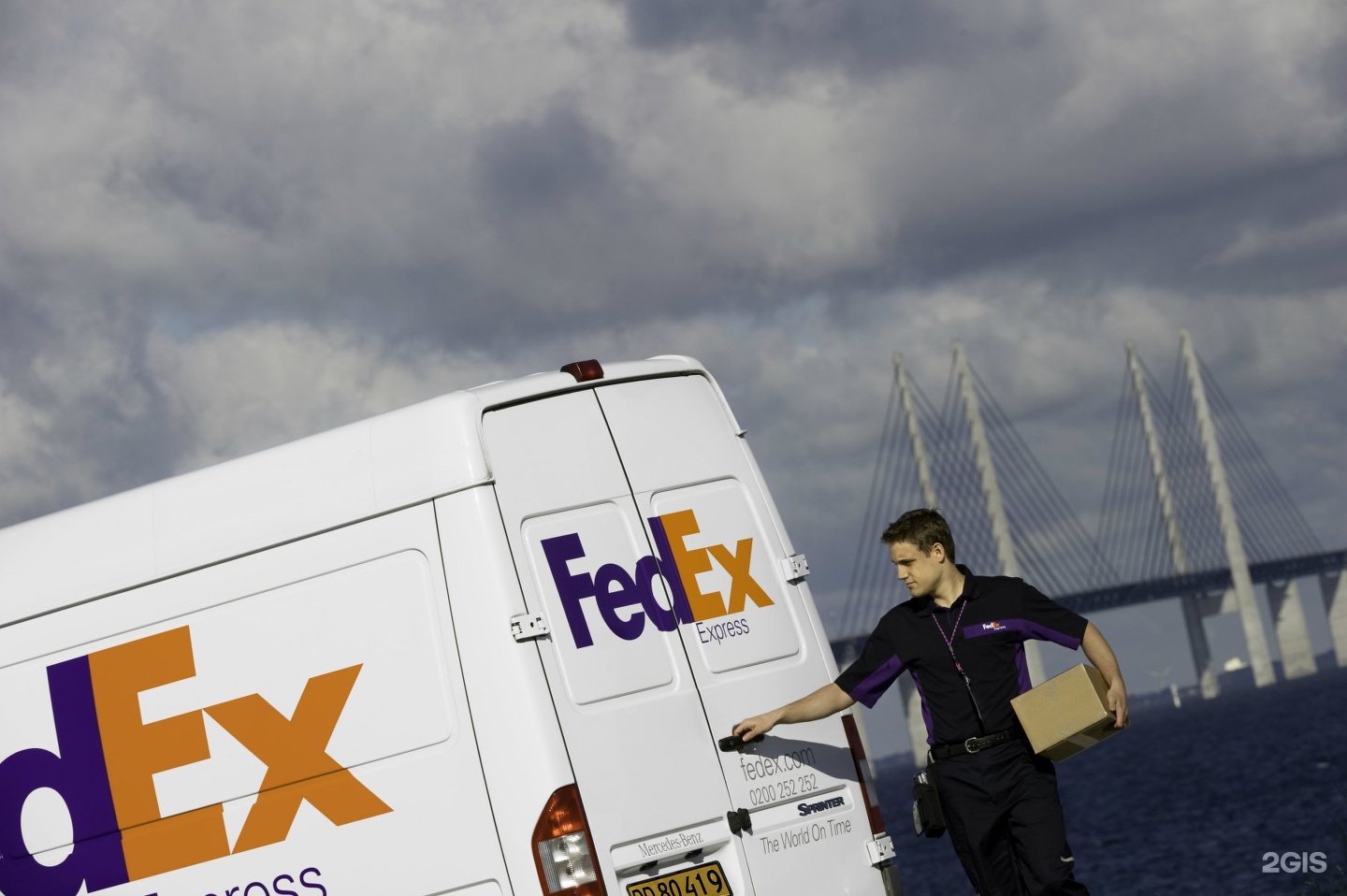 Топ доставок спб. FEDEX. FEDEX Express. FEDEX логотип. Fed exтранспортная компания.