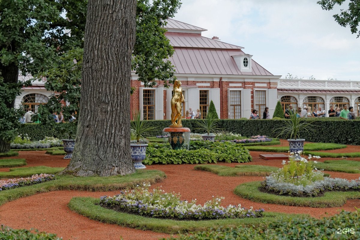 Catherine Block / Peterhof State Museum-Reserve