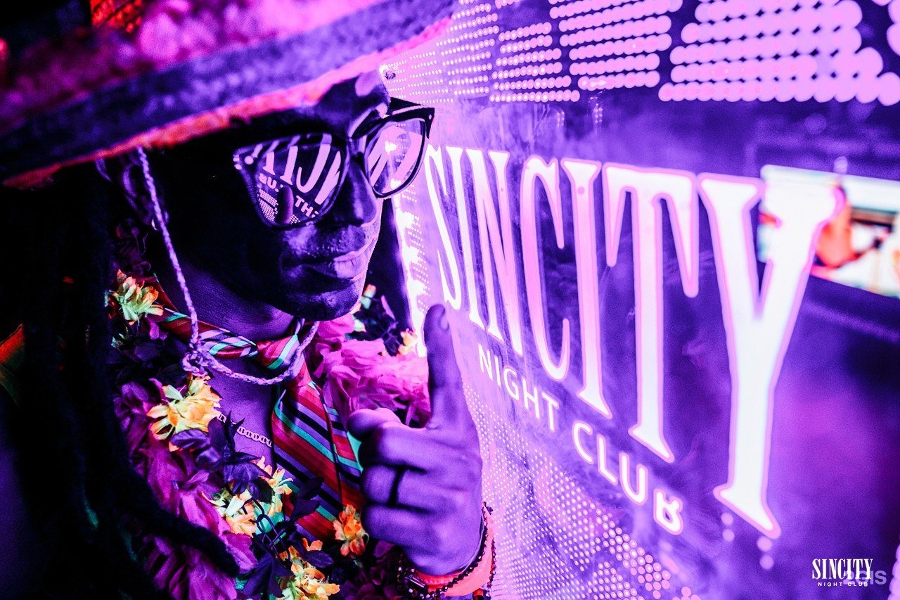 Sin club. Син Сити клуб. SINCITY Club СПБ. Клуб sin City Night Club. Клуб на Чудновского 10.