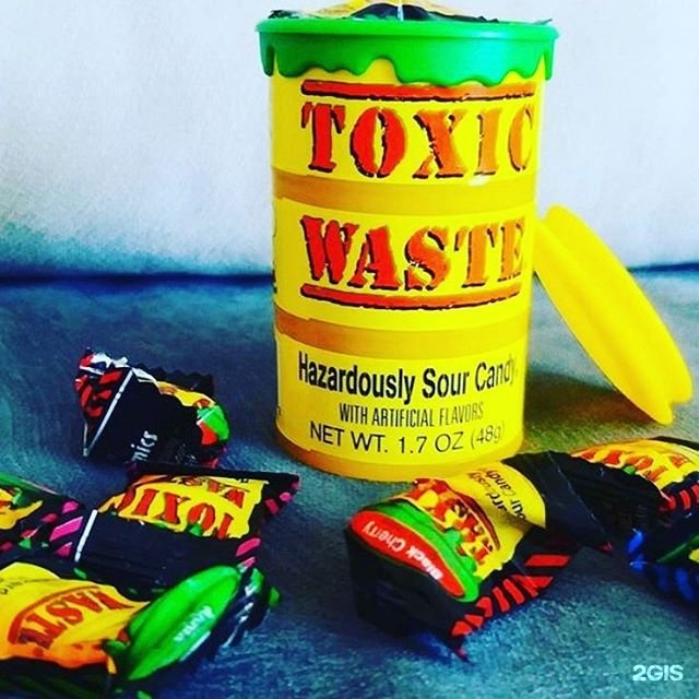 Самые кислые конфеты. Конфеты Токсик Вейст. Токсик Вейст вкусы. Toxic waste Green 42гр.. Candy Toxic waste ядовитые.