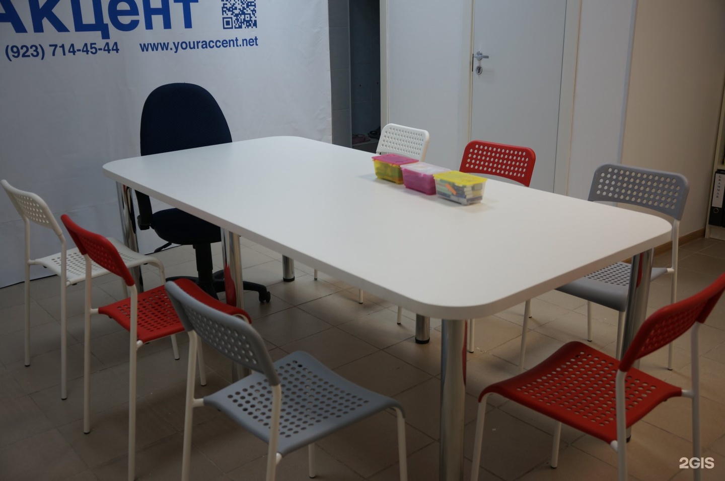 языковой центр акцент в новоалтайске. акцент черногорск языковой центр. акцент новоалтайск. новоалтайск магазин 100 дорог. торговый центр accent логотип.