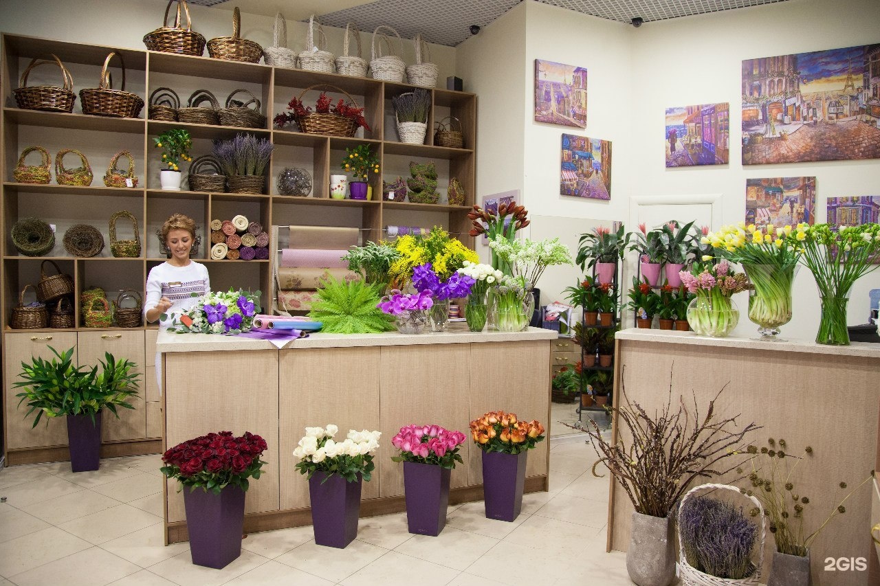 Необходимое для цветочного магазина. Цветочный магазин. Цветочный магазин внутри. Цветочный салон. Оформление цветочного магазина.