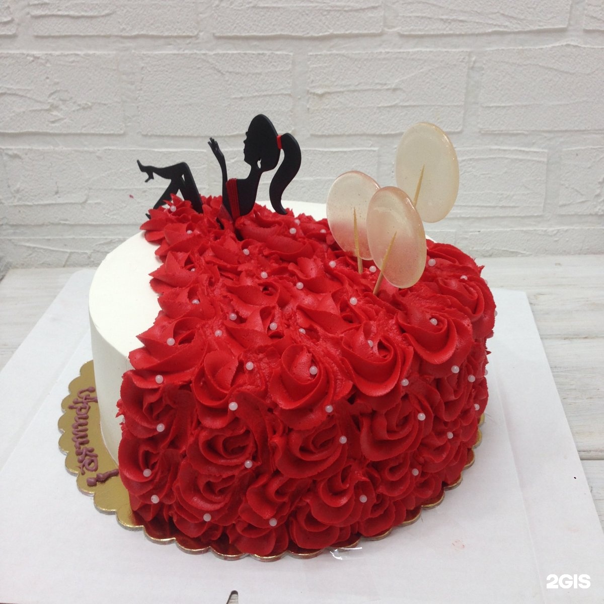 Купить торт в саратове. Красивый торт для любимой. Торт замок любви. Свадебные торты замок любви. Замок любви торт на день рождения.