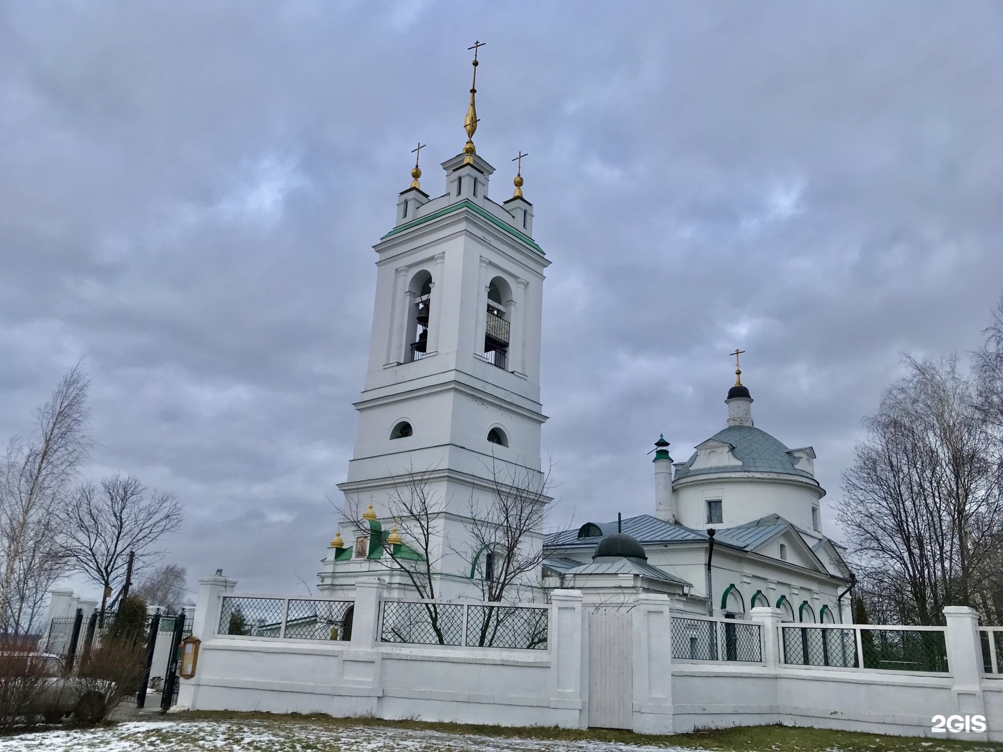 Храм в селе константинове. Церковь Казанской иконы Божией матери в селе Константиново. Село Константиново Церковь издали.