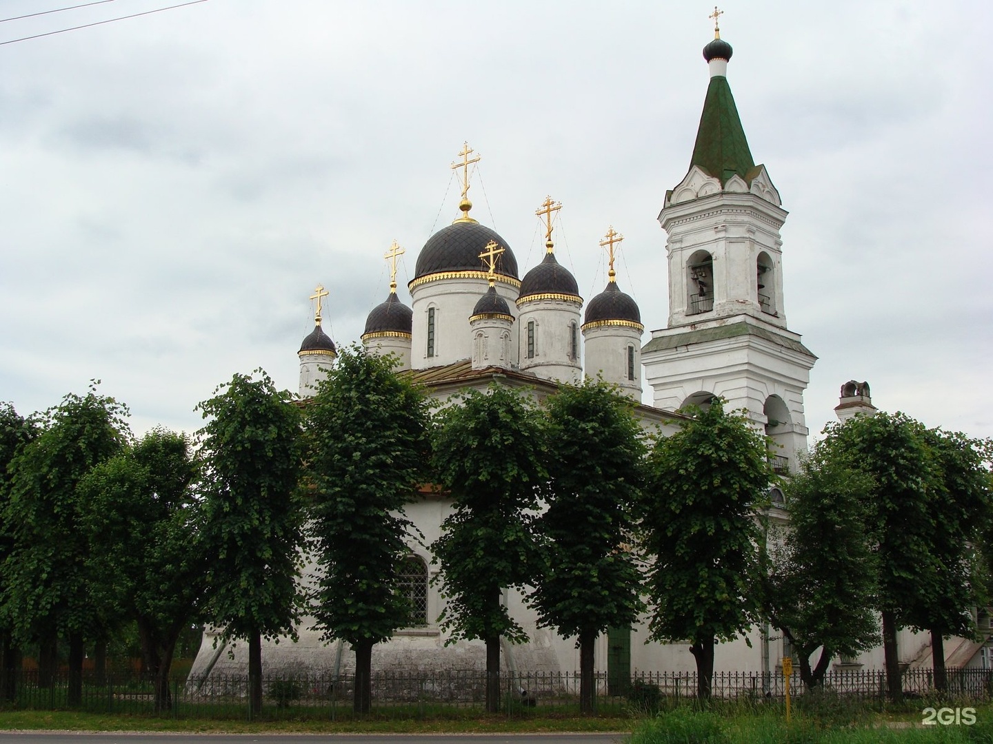 Белая церковь фото