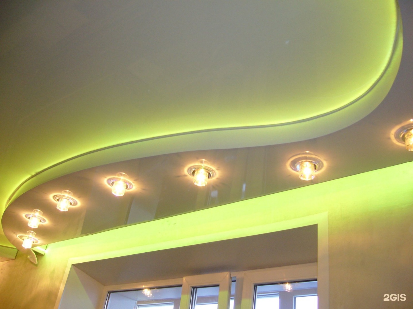 фото двухуровневого потолка из гипсокартона с подсветкой