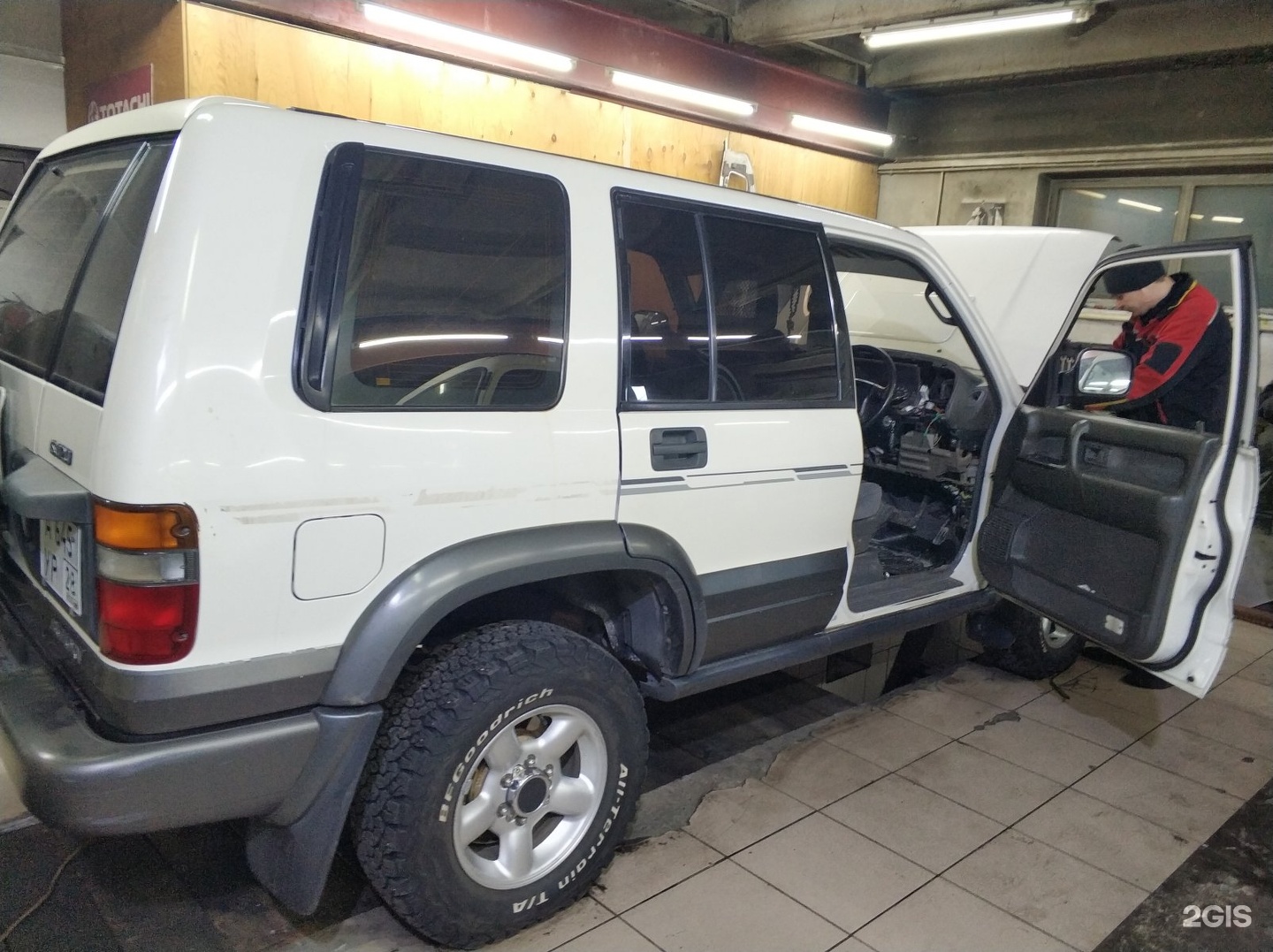 Автосалон благовещенск в благовещенске. Mitsubishi Pajero v46. Паджеро 46. Land Rover Discovery 1 1989-1998. Mitsubishi Pajero 46.