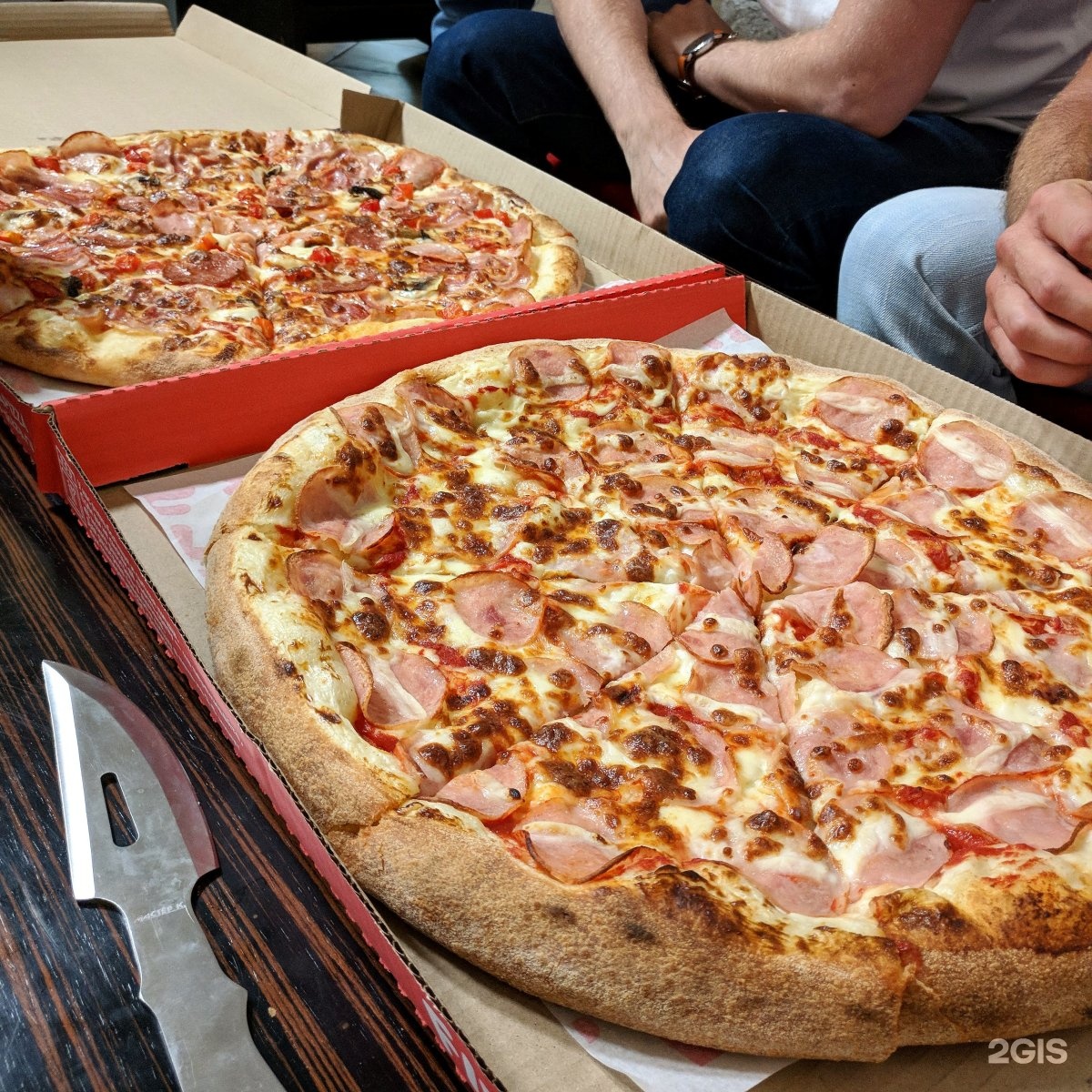 Пицца доставка спб телефон. Фиеста пицца Уфа. Вкусная пицца. Огромная пицца. Большая вкусная пицца.