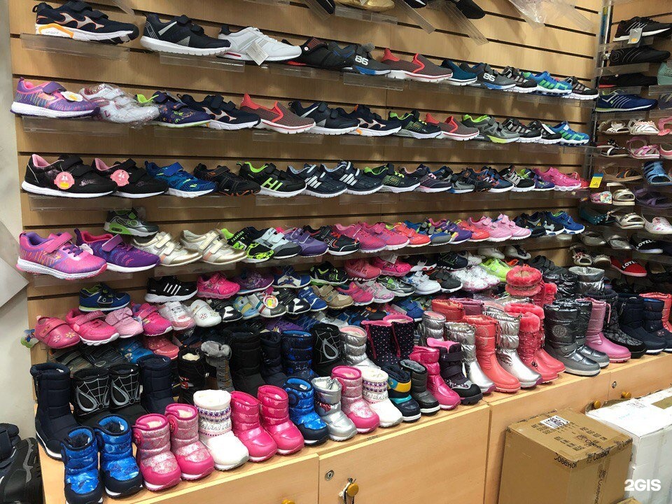 В каких магазинах можно купить обувь. Рынок обуви. Рынок обувь детская. Обувные оптовые магазина. Оптовый рынок одежды и обуви.
