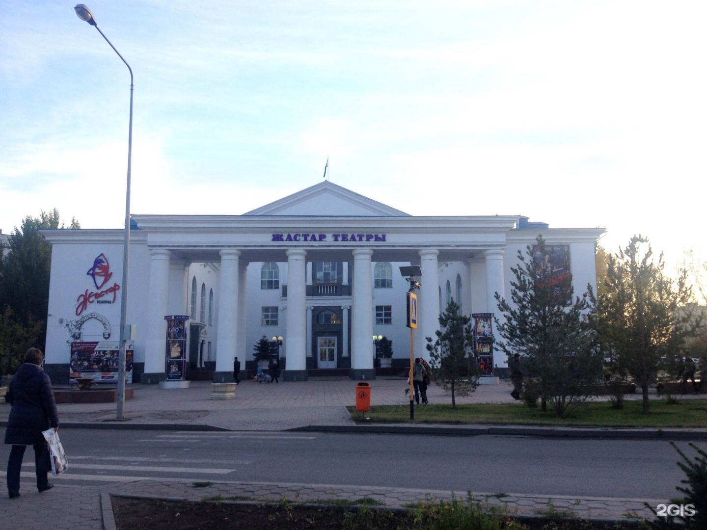 Астана бараева 8/1. Улица жастар. Семья сатпаева. Улица жастар. Улица жастар.