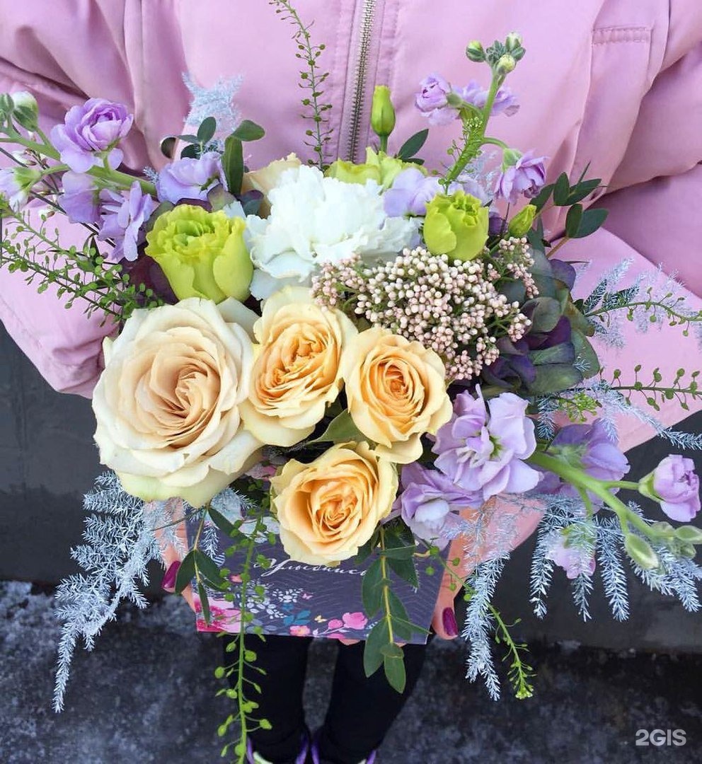 Цветы с доставкой. Заказать цветы на дом лабинск. Лабинск букет. Современный модный букет 2024. Метровые розы.