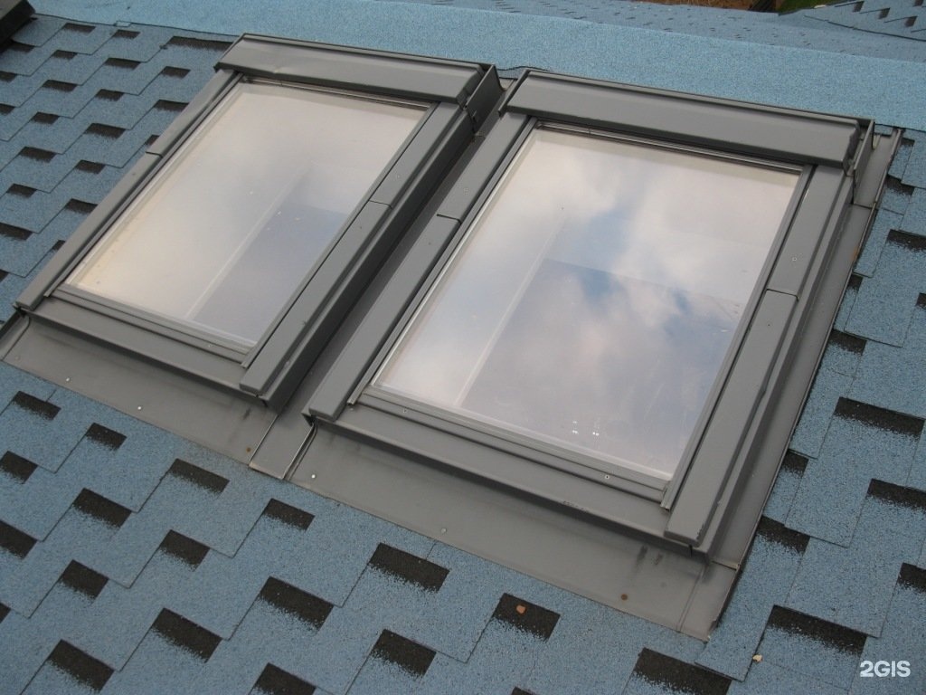 Крыша глухого. Окна кровельные velux. Окна велюкс в кровле. Velux зенитный фонарь монтаж. Крыша глухого.
