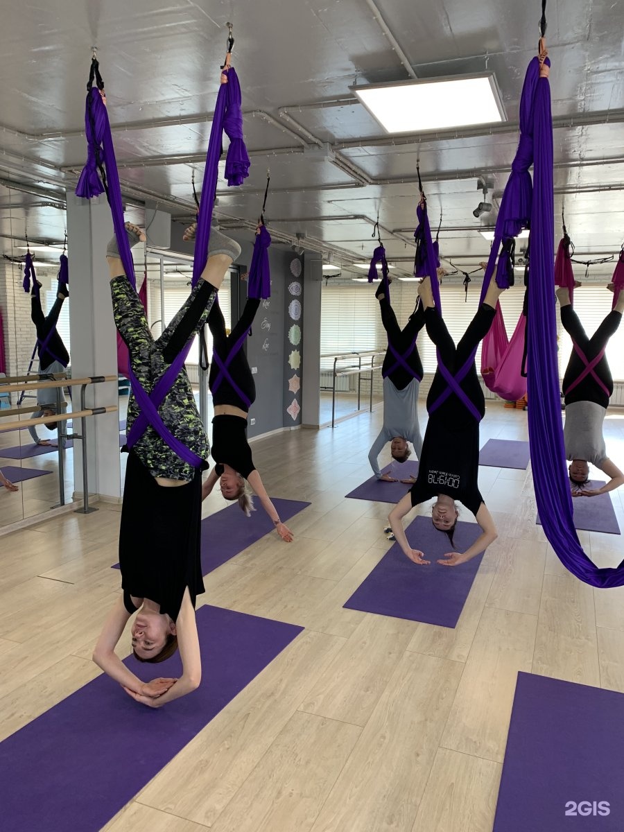 Флай йога екатеринбург. Растяжка в гамаках москва. Студия флай в рязани. Студия флай йоги. Серпухов студия квин.