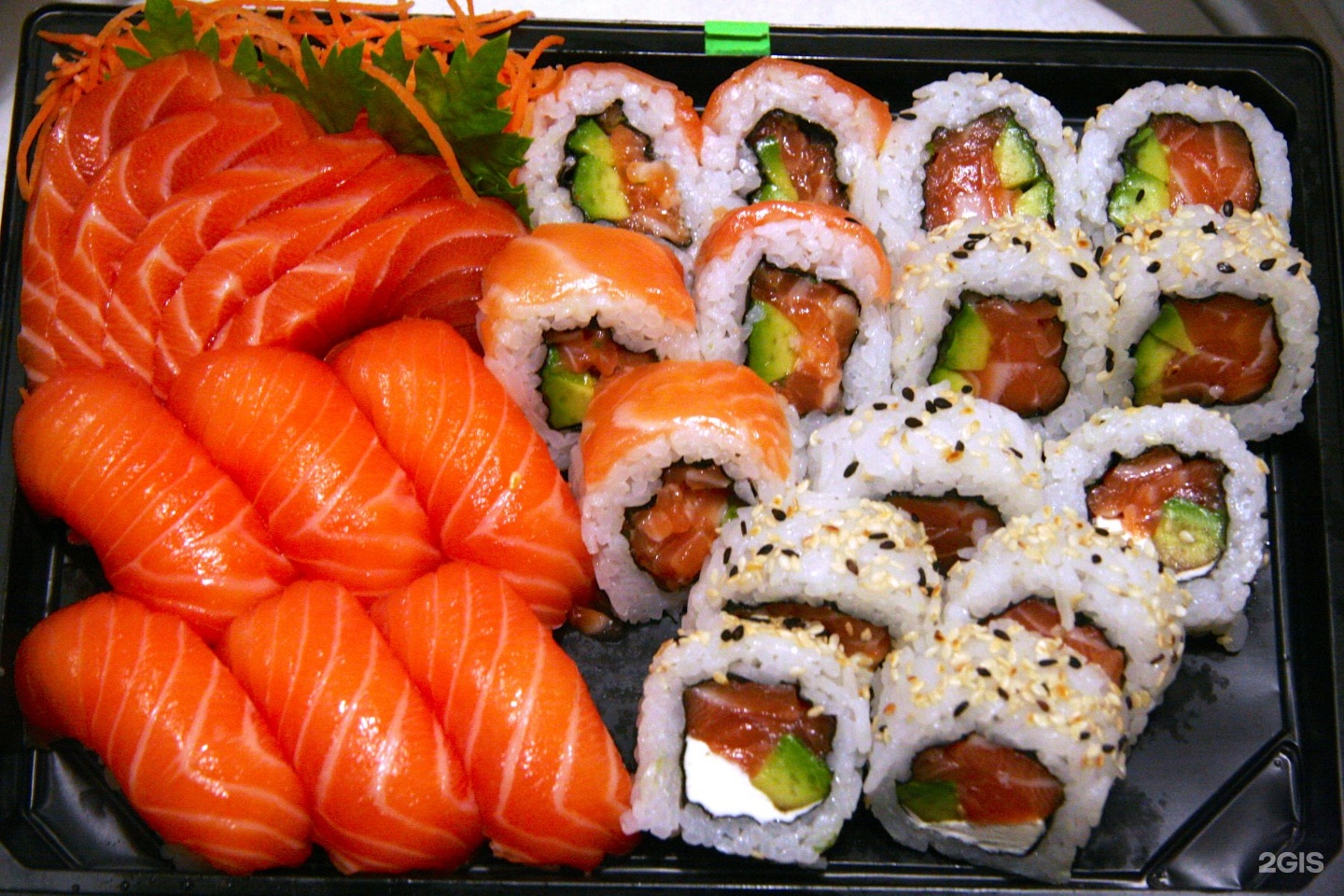 Рейтинг самых вкусных ролл. Японская кухня. Sushi. Открытые роллы. Роллы утро.