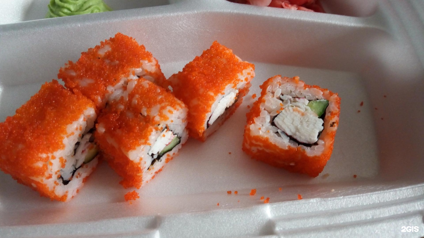 Суши рум новозыбков ул. Суши фреш. Суши ландия. Суши тройной сеты. Ролл с огурцом и лососем спар.