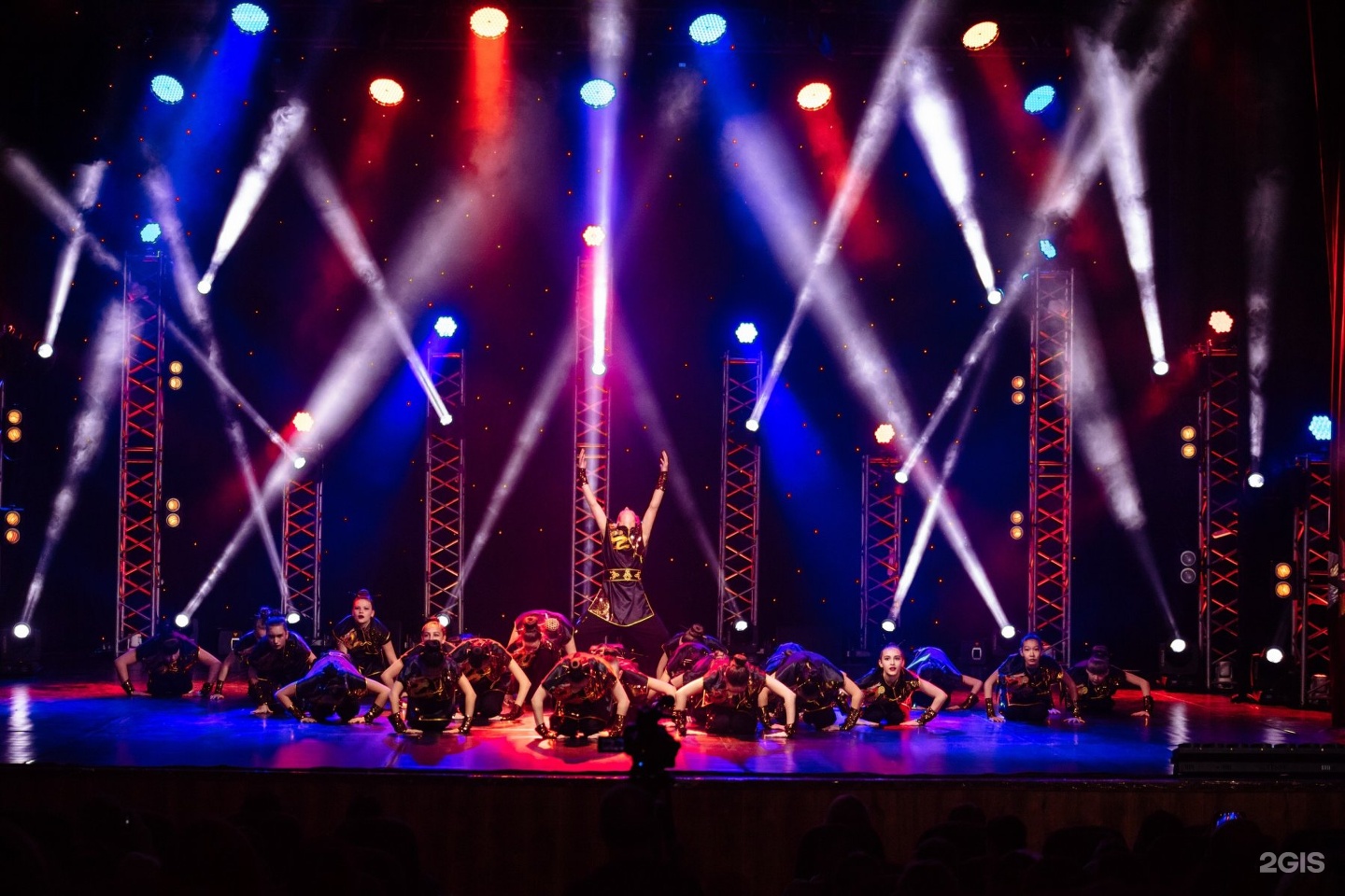 L show. L show. L show. Световое оборудование в мейнингенский театре. Lshow.