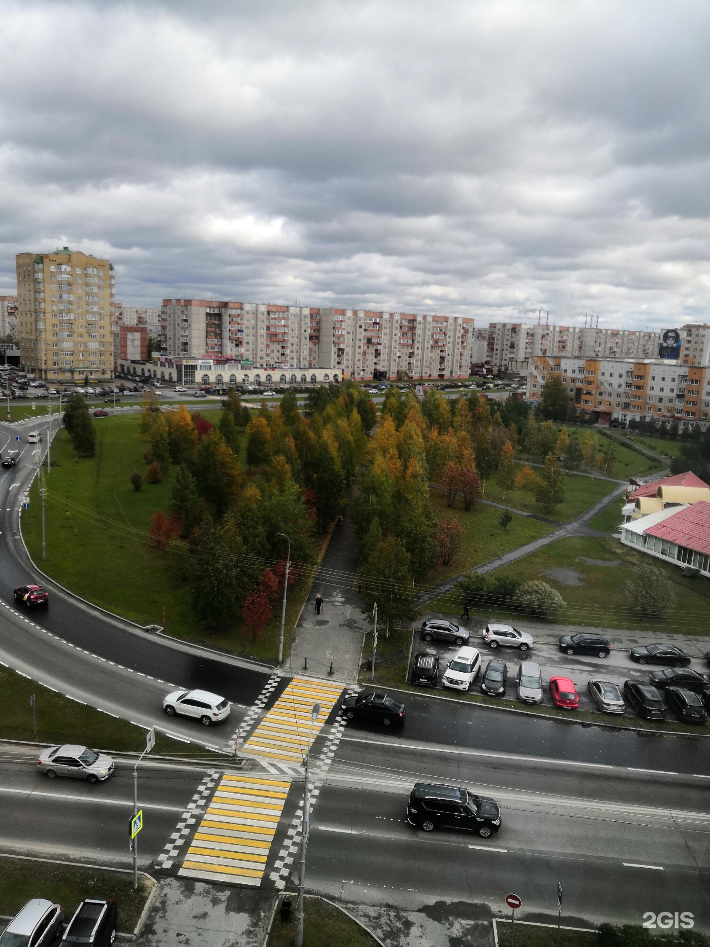 Скверы сургута. Парк Сайма Сургут. Парк за Саймой Сургут. Улицы Сургута. Сквер молодежный Сургут.