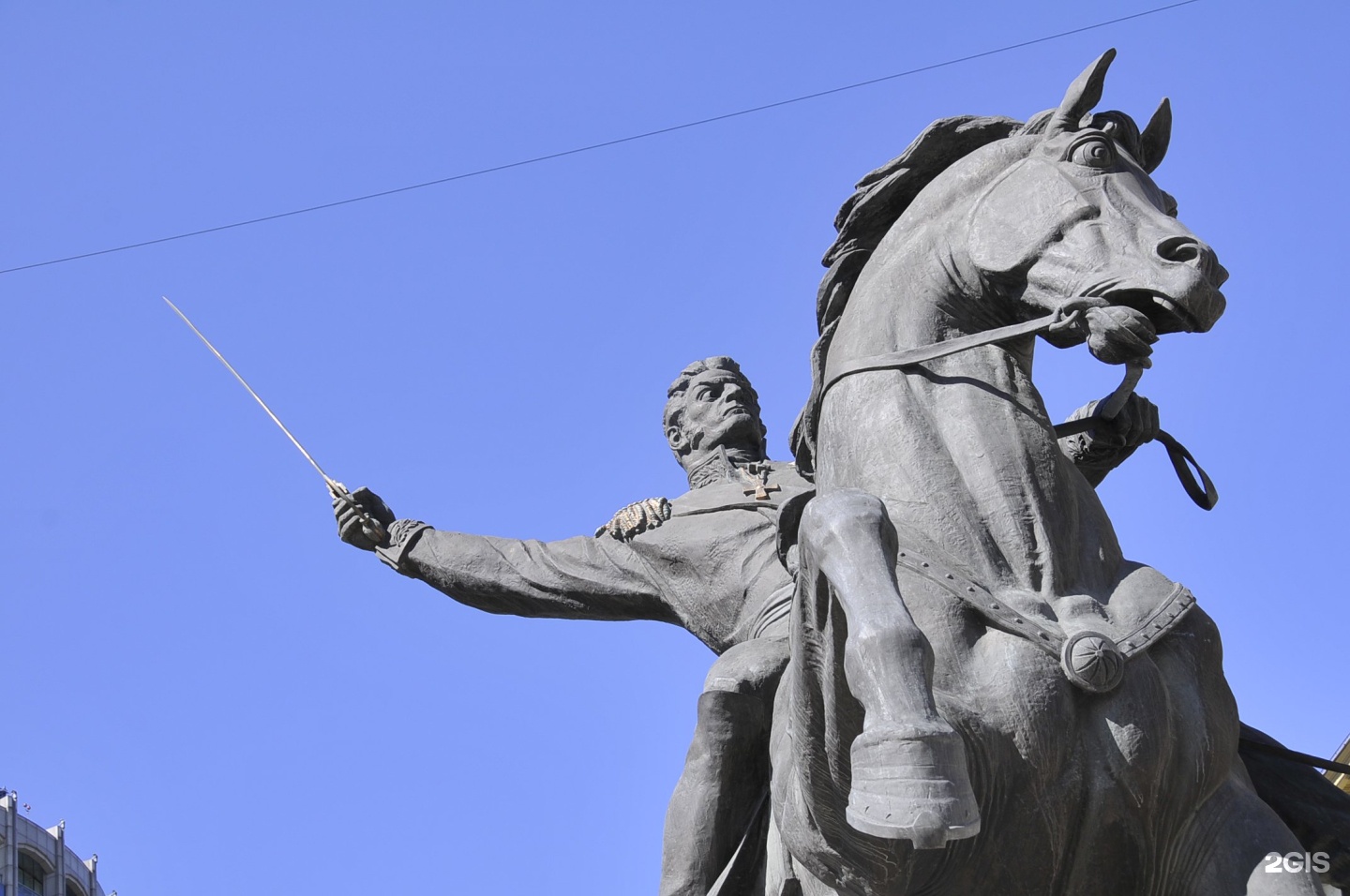 Памятник полководцу скульптора кербеля в москве. Памятник Багратиону в Москве. Багратион полководец памятник. Конный памятник полководцу Георгию Саакадзе. Памятник Багратиону в Москве на Кутузовском.