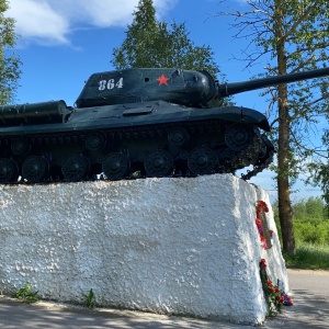 Танк кв 1 колобанова после боя. Памятник зиновию колобанову. Колобанов могила. Памятник колобанову в войсковицах. Памятник колобанову.