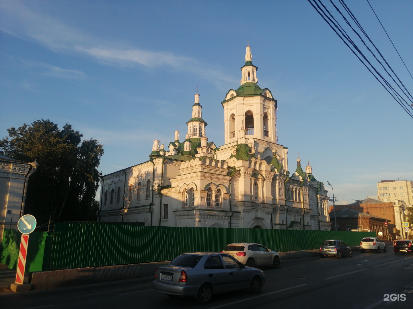 Спасская Церковь Тюмень. Спасская Церковь Тюмень sobory. Достопримечательности Тюмени Спасская Церковь. Церковь на Ленина Иркутск.