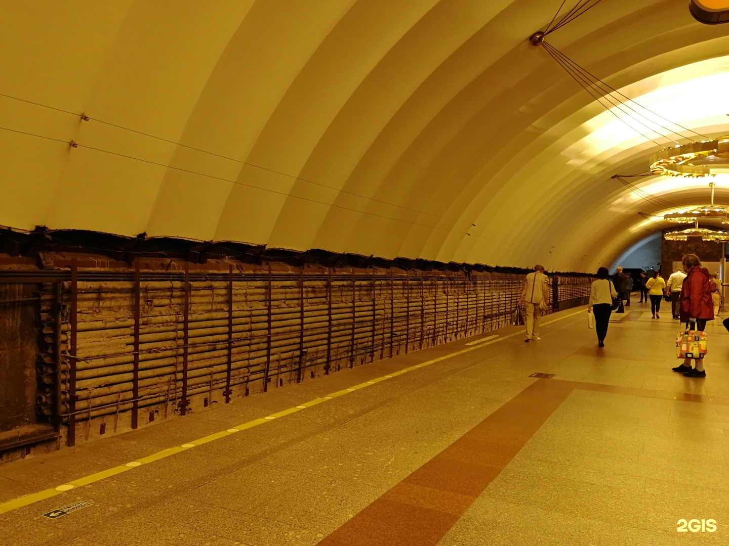 Петербургский метрополитен Новочеркасская. Станция метро Новочеркасская СПБ. Новочеркасская станция метро Ладожская.