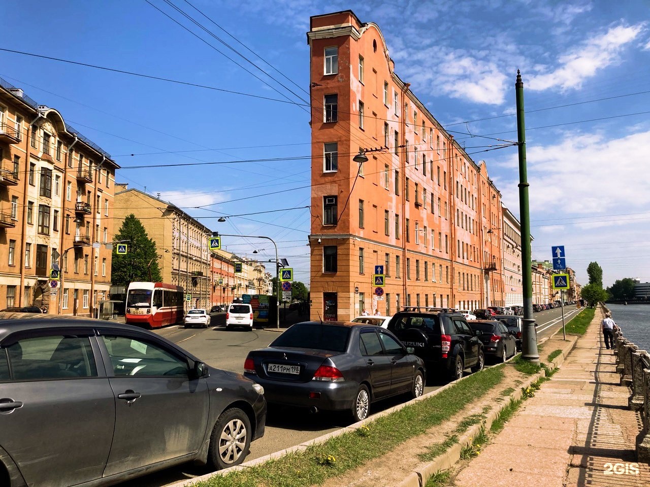 дом утюг в санкт петербурге