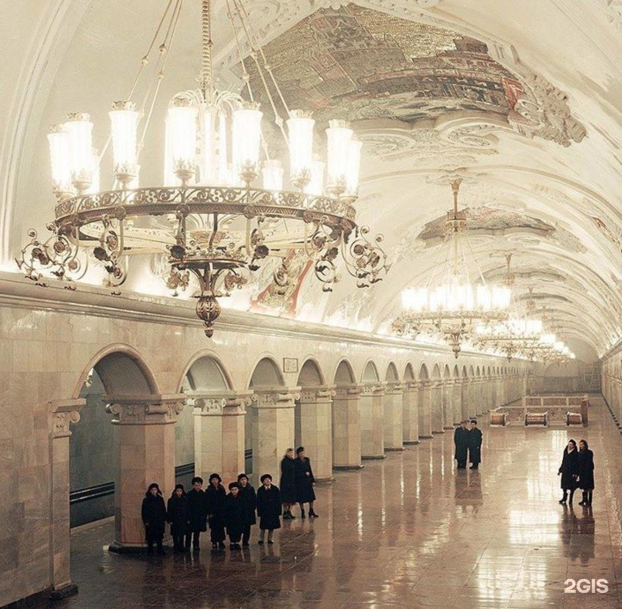 метро комсомольская москва фото