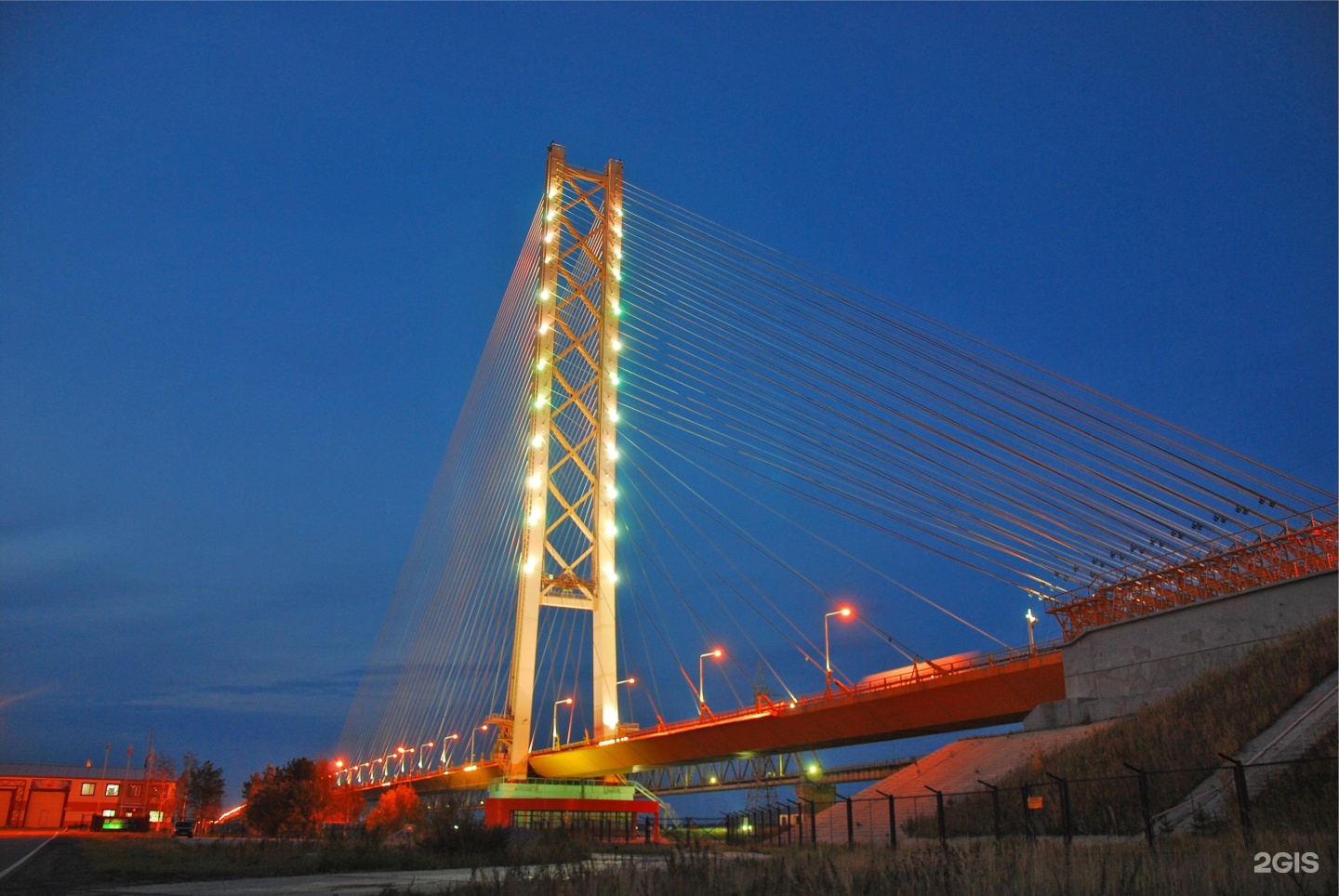 мост в сургуте ночью