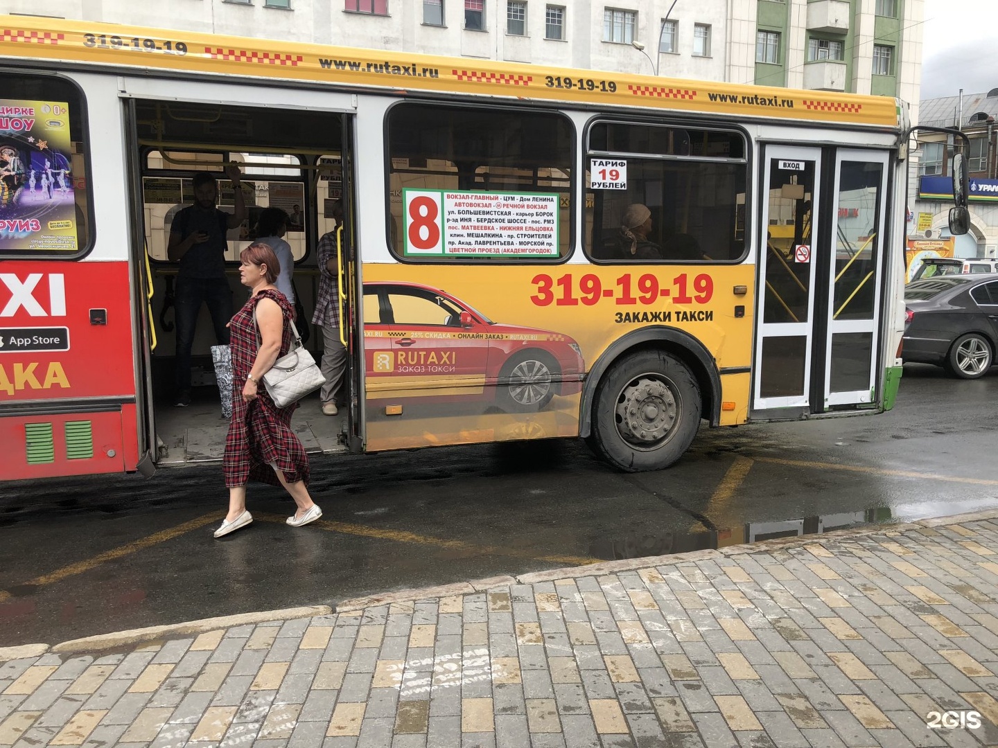 8 автобус новосибирск. 8 маршрутка остановки. 8 маршрутка остановки. 96 автобус новосибирск. Маршрутка на остановке.