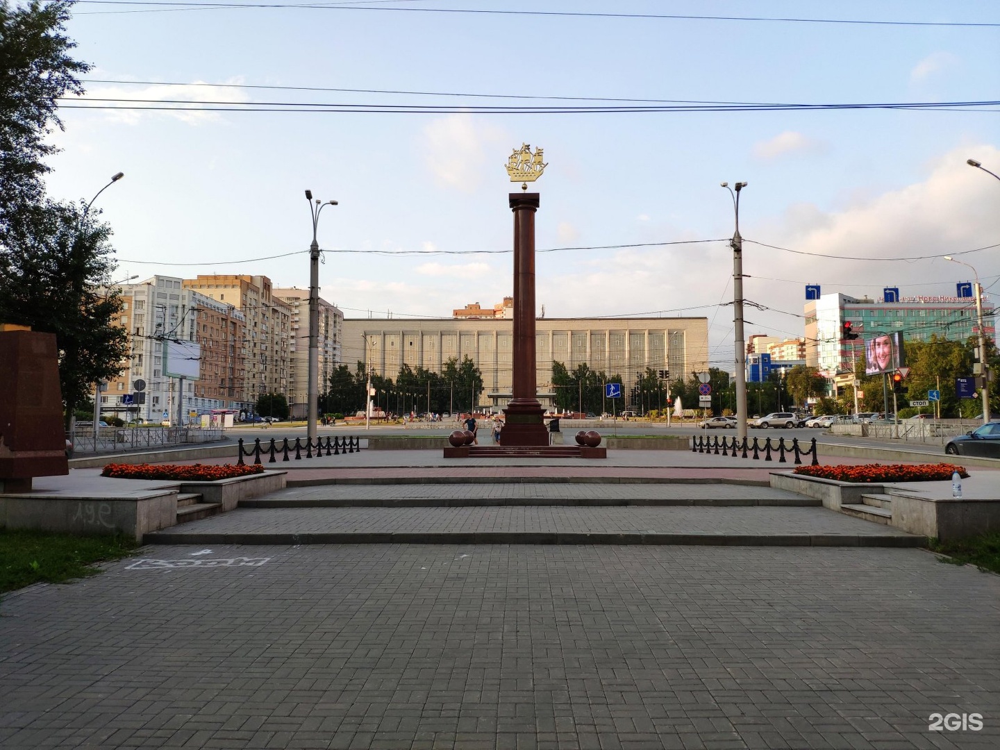 Памятник трудовому подвигу. Памятник ленинградцам в Новосибирске. В Новосибирске стела от ленинградцев.