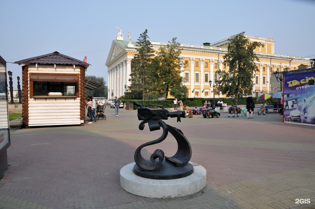 Кировк. Кировка Челябинск памятники. Венер памятник Челябинск. Скульптуры на Кировке в Челябинске. Улица Кирова Челябинск скульптуры.