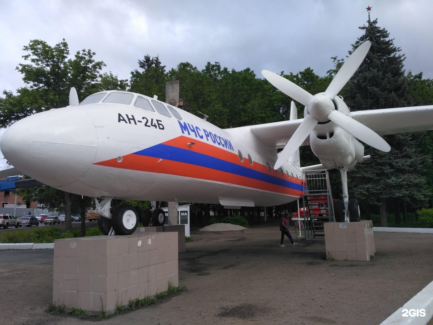 Уфа 24. Памятник самолёту АН-24б Уфа. Памятник АН 24 В Уфе. Памятник самолёт АН-24б Слободской. Памятник с самолетом АН-24.