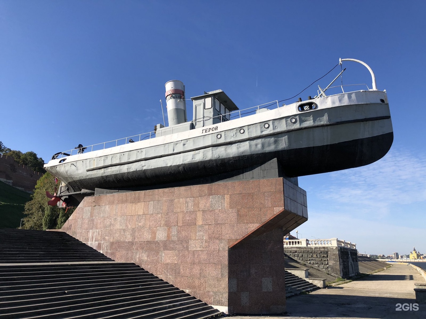 Герои нижнего новгорода. Катер герой в Нижнем Новгороде. Нижний Новгород памятник герой. Памятник кораблю 