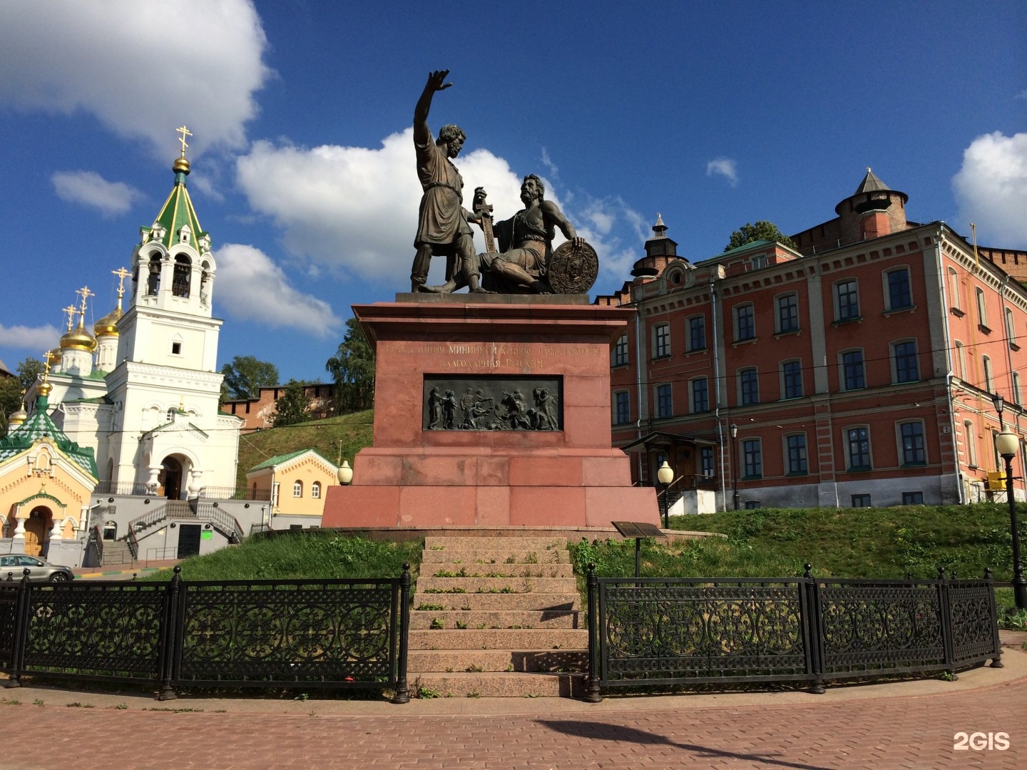 Памятник Минину на площади Минина Нижний Новгород