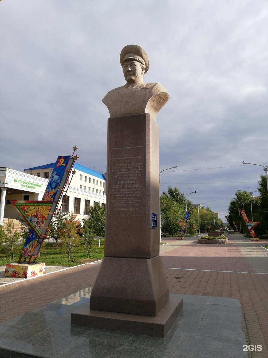 Памятник Талгат Бегельдинов