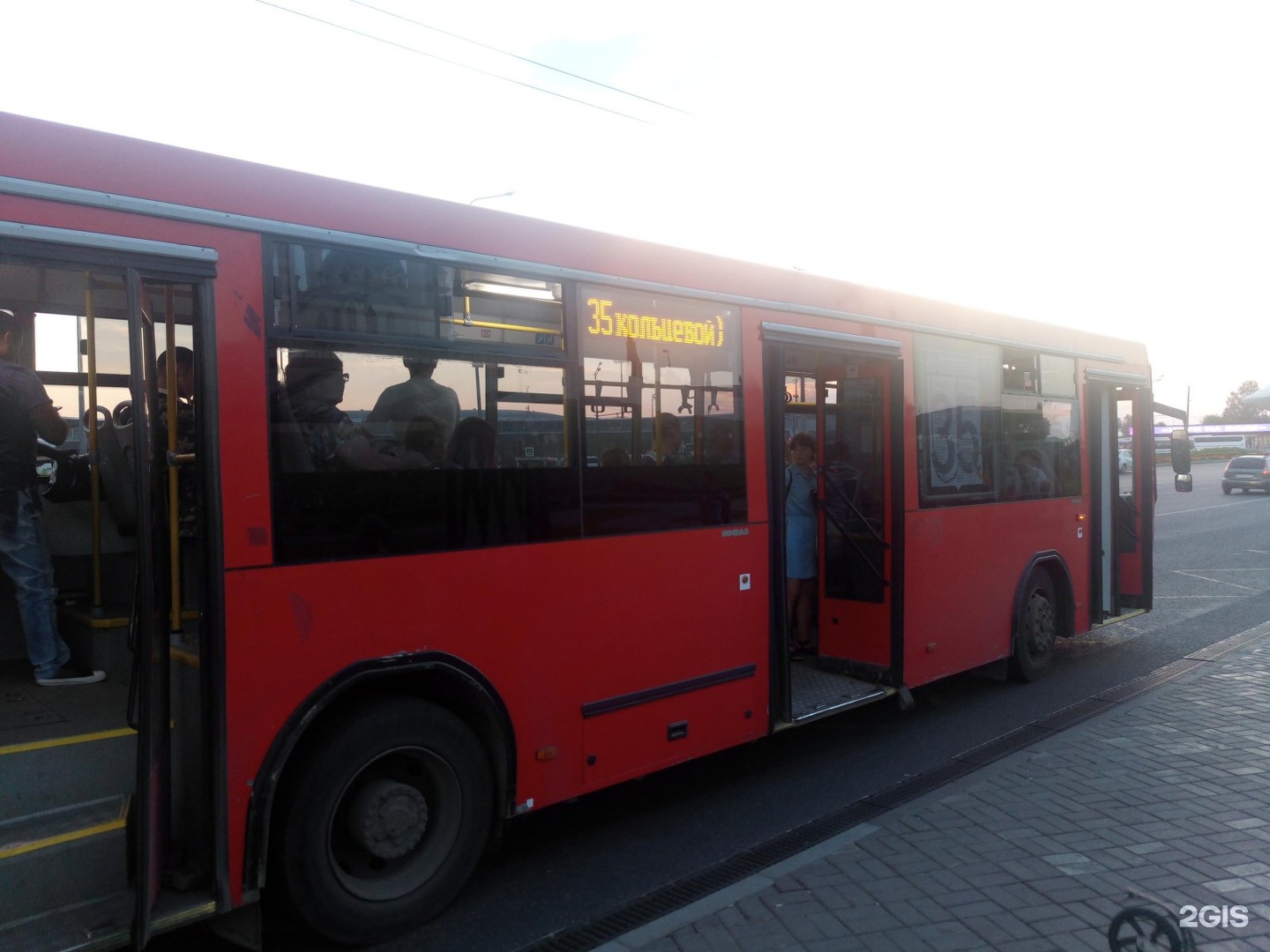 74 автобус казань остановки. Автобус 35. Автобус Казань. 35 Автобус маршрут. Красный автобус Казань.