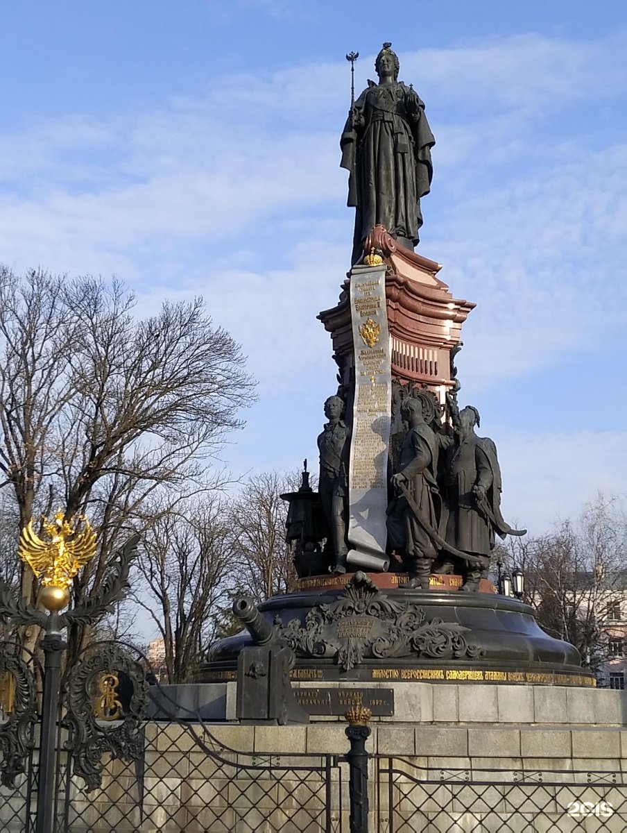 Памятник екатерине в краснодаре фото Памятник императрице Екатерине II, Краснодар - 2ГИС