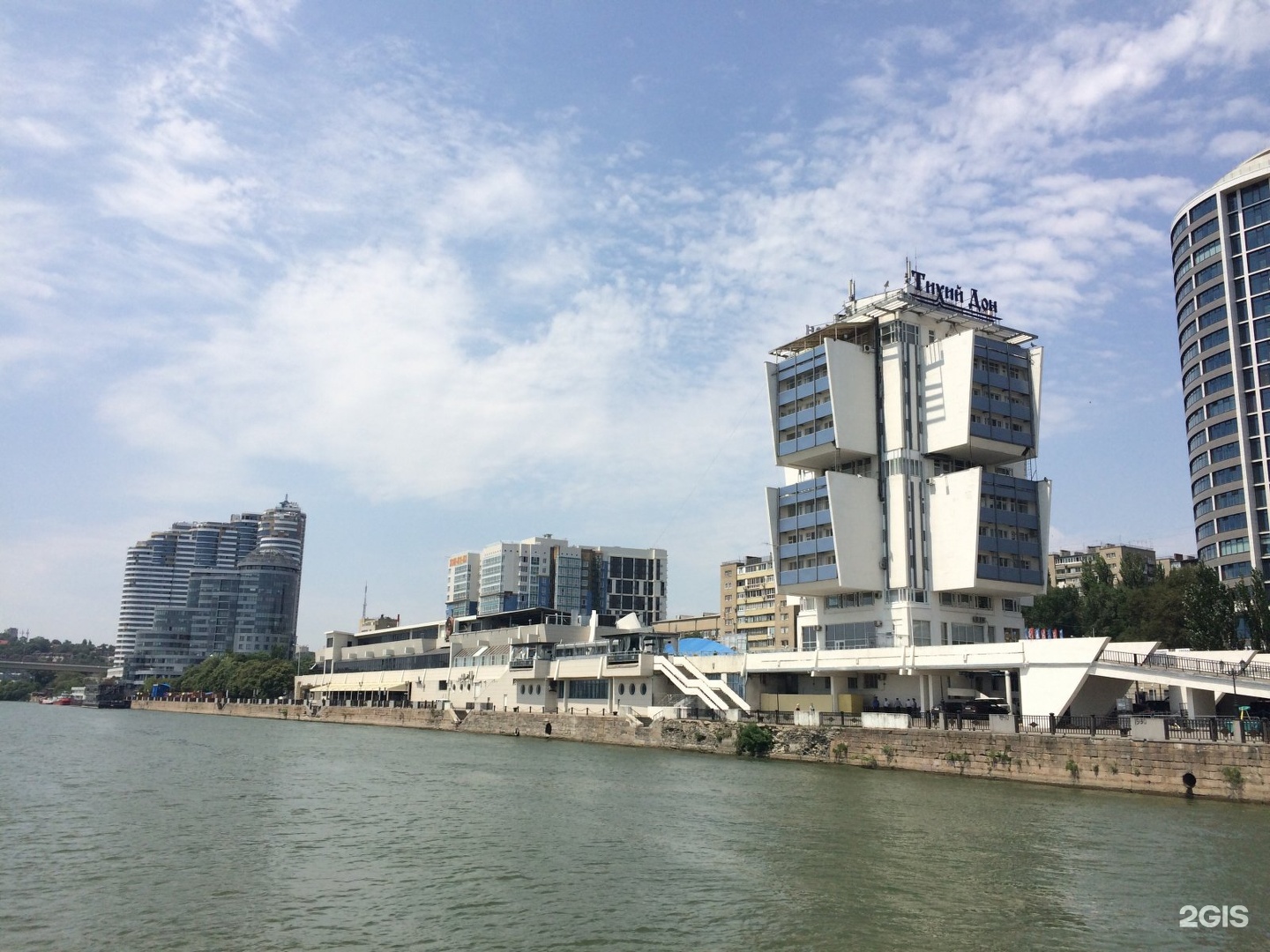 Город береговой ростов на дону. Набережная ростова-на-дону 2021. Ростов на дону улица береговая 10. Кортъярд ростов на дону. Жк на береговой ростов-на-дону.