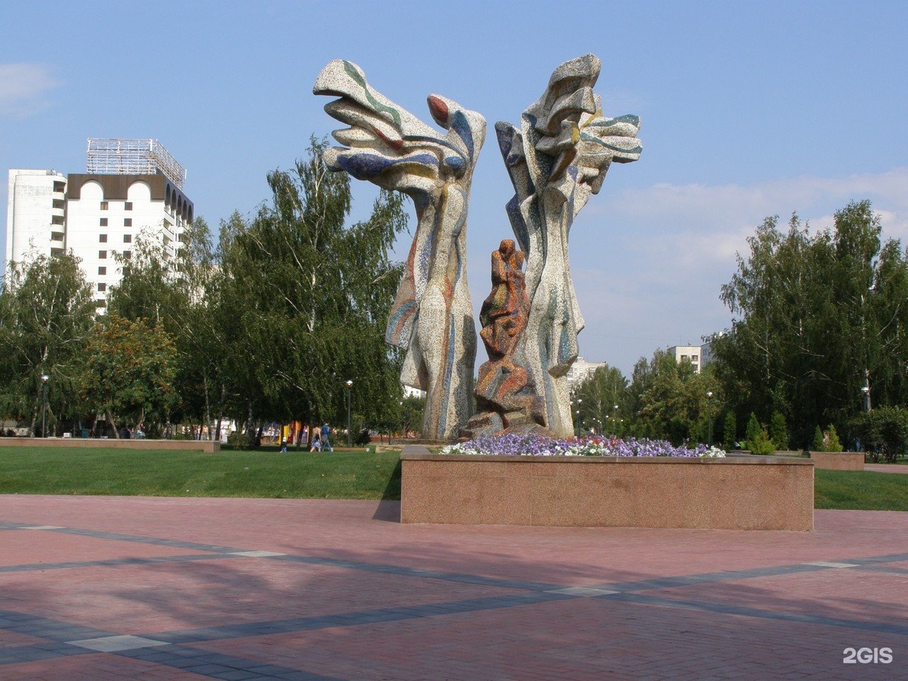 Памятник на бульваре Энтузиастов Набережные Челны