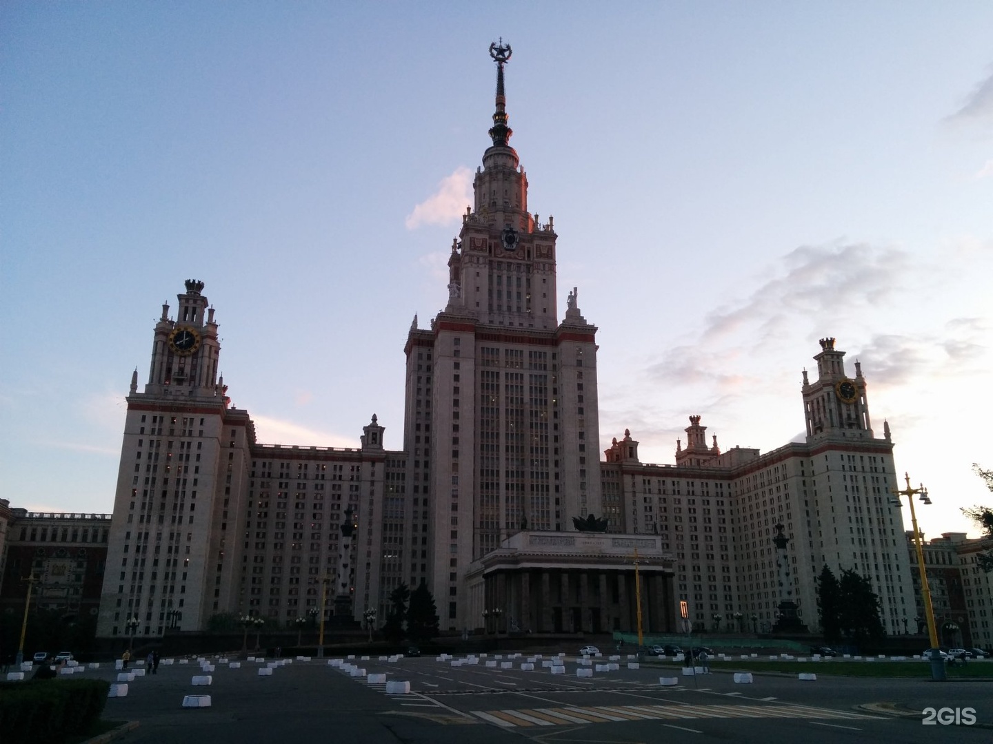 Достопримечательности москвы мгу. Здание мгу на ленинских горах. Главное здание мгу на воробьёвых горах. Московский университет ломоносова ссср. Ломоносова на ленинских горах ссср.