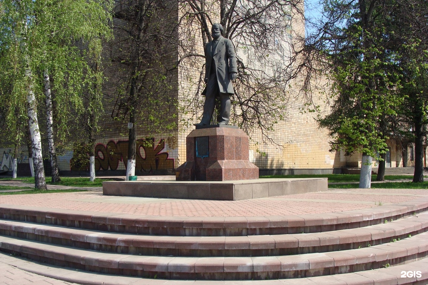 Памятник ф. Раменское Дмитриев памятник. Памятник Дмитриеву Федору Михайловичу в Раменском. Памятник Дмитриеву в городе Раменское. Ф М Дмитриев Раменское.