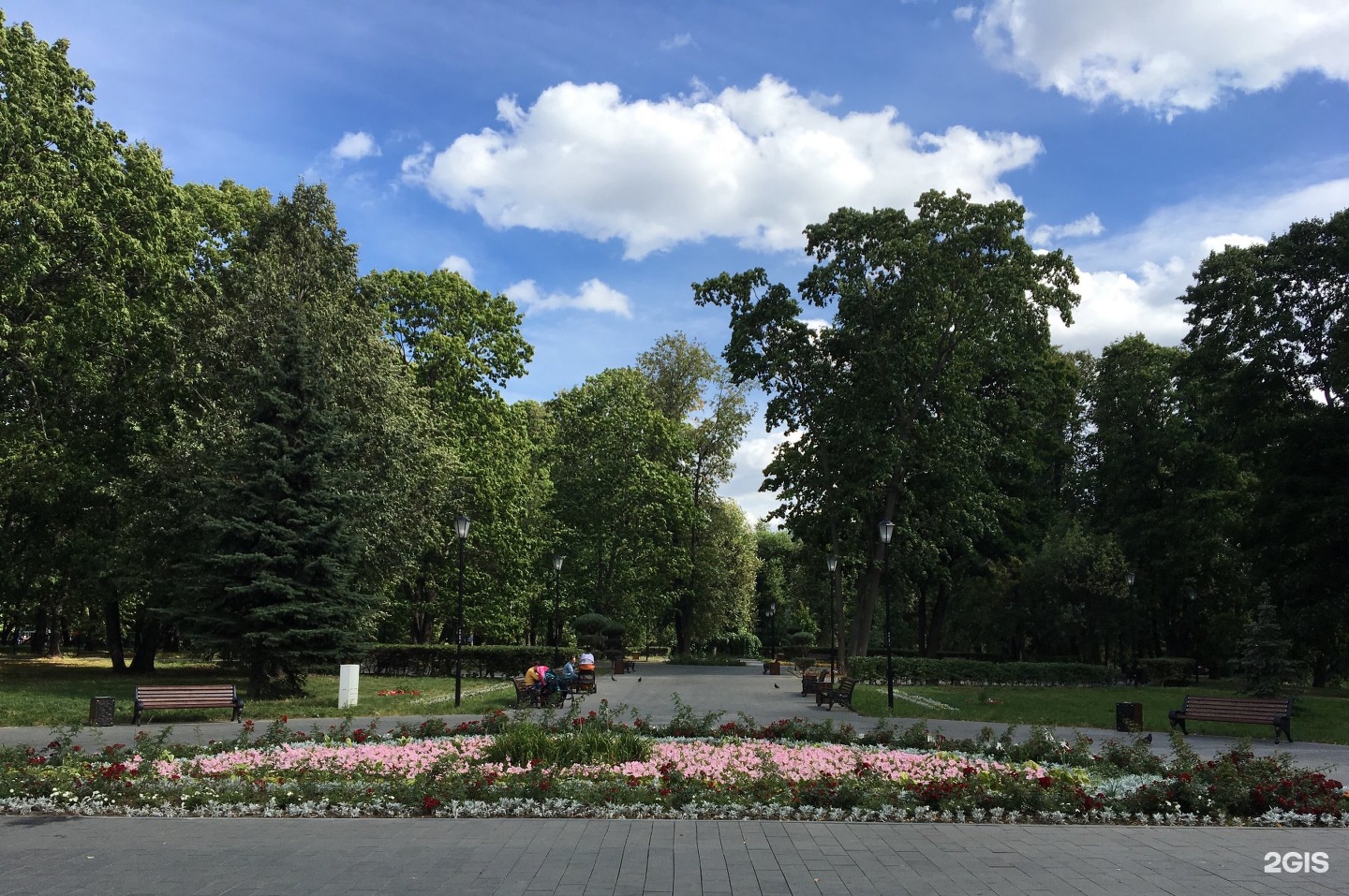 Лефортовский районный города москвы. Лефортовский парк Москва. Лефортовский парк аллея. Лефортовский сад Москва. Лефортовский парк летом.